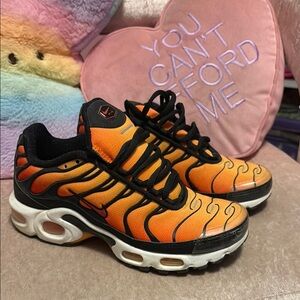 Nike AIRMAX SIZE 4 YOUTH Orange &Black Sneakers!